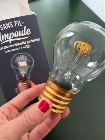 Draadloze lamp - rechargeable beschikbaar voor biedingen