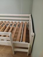 Joli lit bébé blanc avec marchepied, Enfants & Bébés, Enlèvement, Utilisé, 180 cm ou plus, 85 à 100 cm