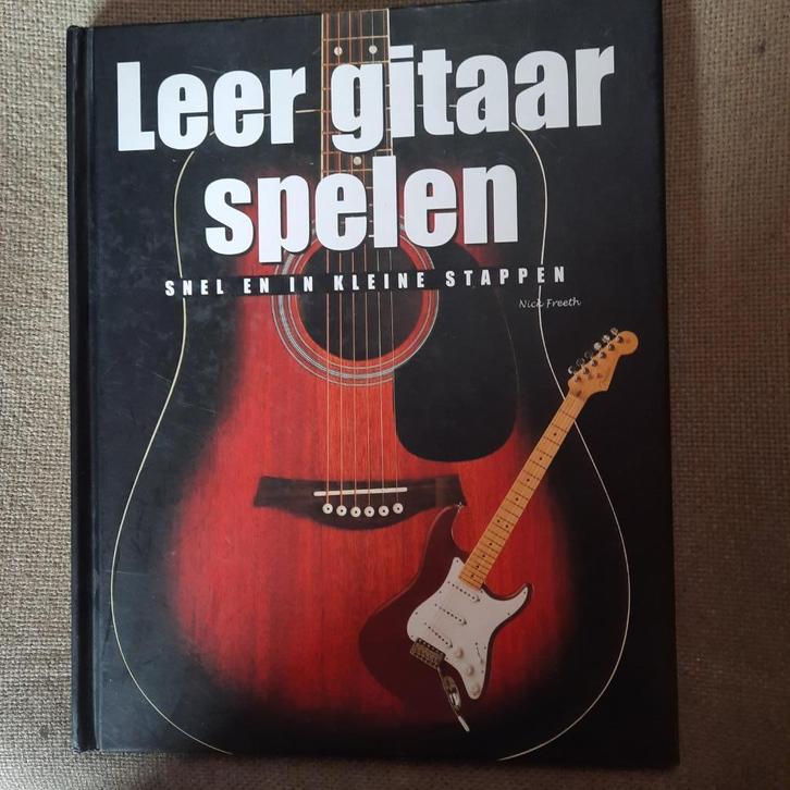 LEER GITAAR SPELEN - NICK FREETH - SNEL EN IN KLEINE STAPPEN, Boeken, Muziek, Instrument, Ophalen of Verzenden