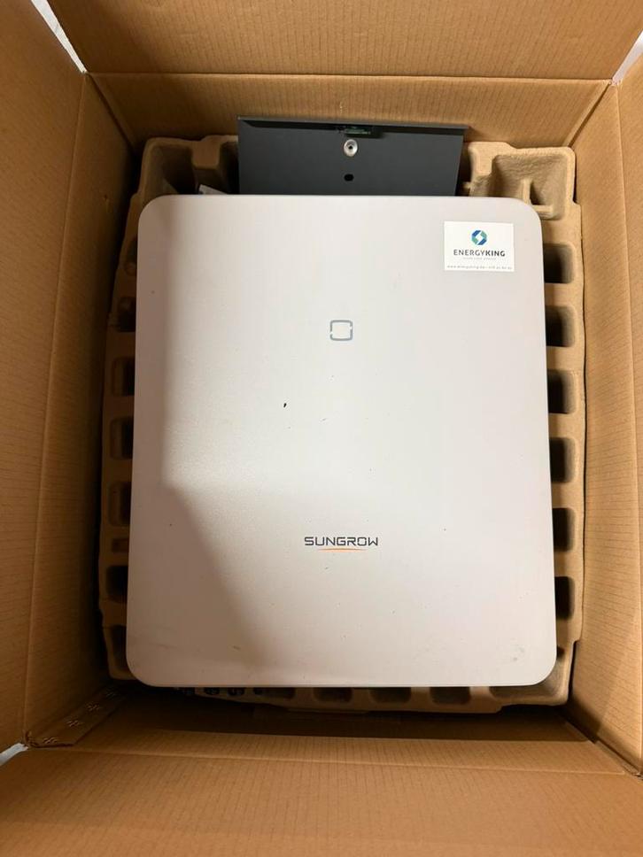 Omvormer Sungrow. 2 jaar oud, Doe-het-zelf en Bouw, Zonnepanelen en Toebehoren, Zo goed als nieuw, Ophalen