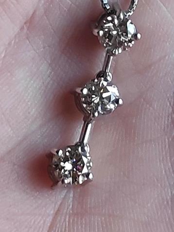 Magnifique collier avec pendentif et 1,20ct de diamants 