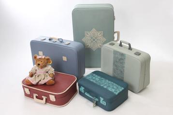 Valiezen, geverfd uit jaren  70-80 beschikbaar voor biedingen