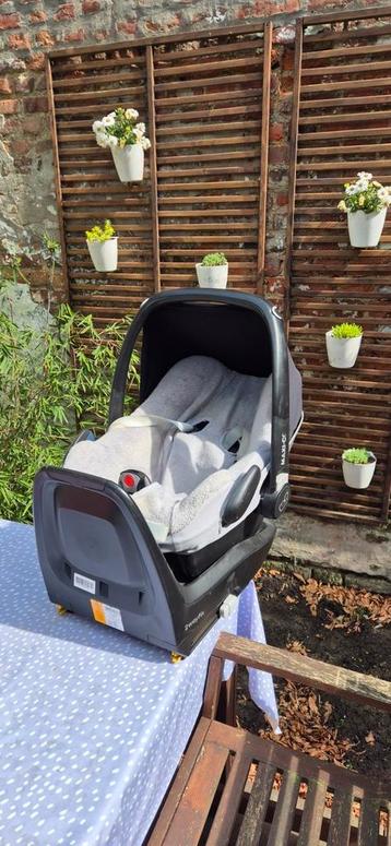 Maxi cosi pebble met isofix base + zomerhoes, Enlèvement, Comme neuf, Isofix