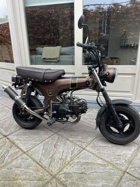 SKYTEAM DAX 50CC (C50 brown exclusive), Vélos & Vélomoteurs, Cyclomoteurs | Honda, Utilisé, Autres modèles, Classe B (45 km/h)