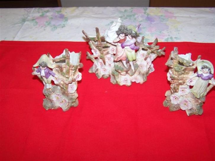 3 vintage beeldjes in biscuit = 30 euro, Verzamelen, Beelden en Beeldjes, Zo goed als nieuw, Mens, Ophalen