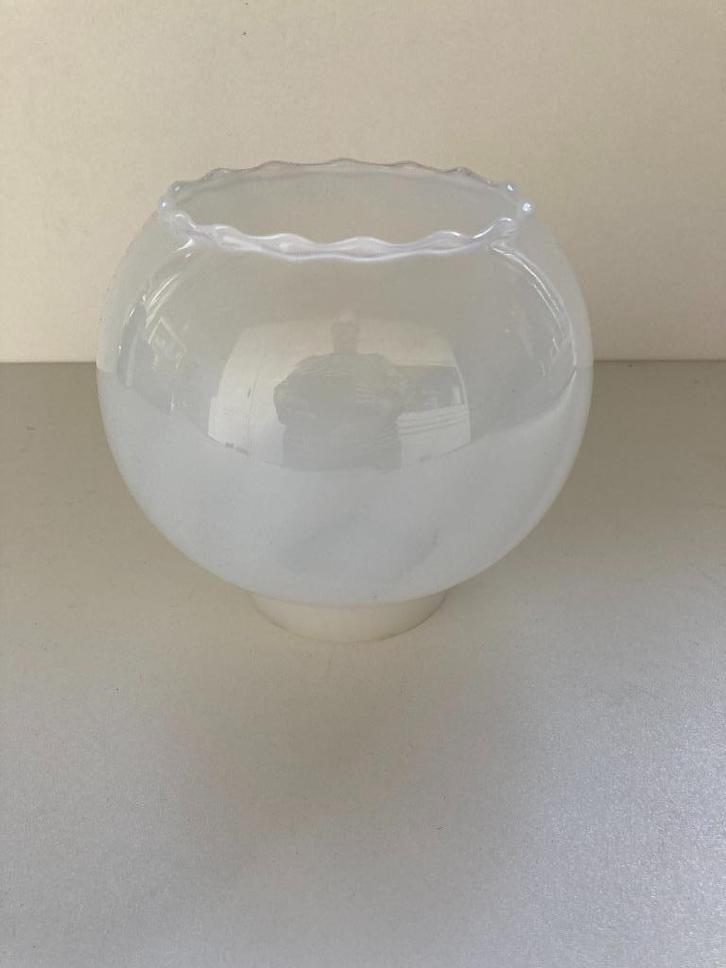 Antiek wit glazen lampenkap voor tafellamp of olielamp, Antiek en Kunst, Antiek | Verlichting, Ophalen