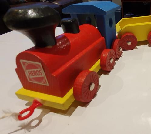 Petit train en bois coloré vintage, Kinderen en Baby's, Speelgoed | Houten speelgoed, Gebruikt, Duw- of Trekspeelgoed, Ophalen