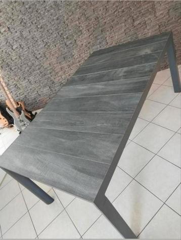 NIEUW Tuintafel (of eetkamer) in aluminium en steen beschikbaar voor biedingen