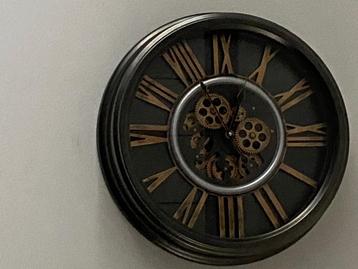 Mooie grote klok met tandwielen  beschikbaar voor biedingen