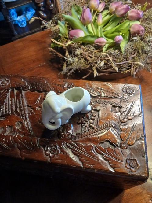 vintage porselein olifant decoratief beeldje €5, Verzamelen, Beelden en Beeldjes, Zo goed als nieuw, Ophalen of Verzenden