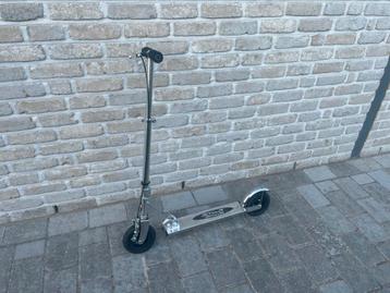 Zeer degelijke step beschikbaar voor biedingen