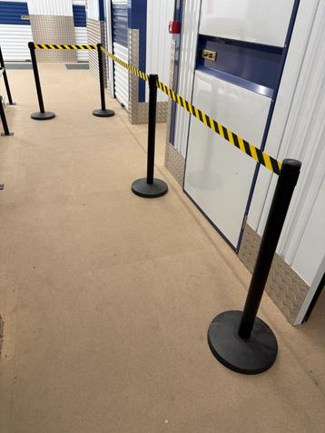 4 afzetpalen met veiligheidsling beschikbaar voor biedingen