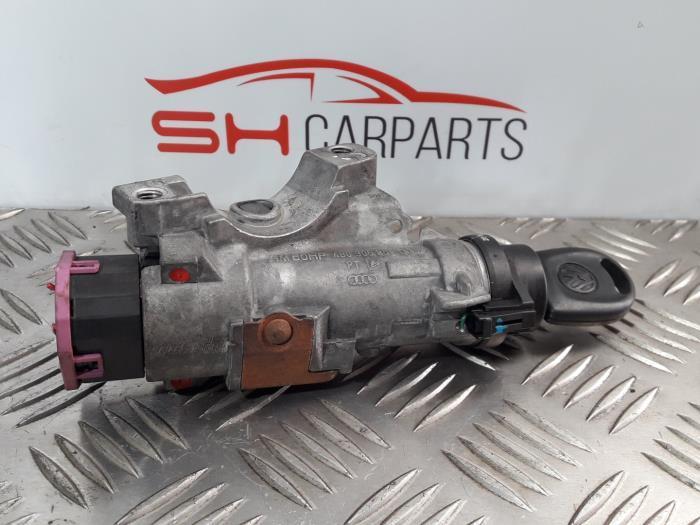 Serrure de contact + clé d'un Volkswagen Fox, Autos : Pièces & Accessoires, Autres pièces automobiles, Volkswagen, Utilisé, 3 mois de garantie