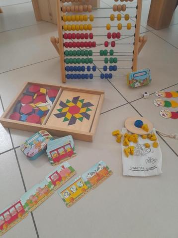 Houten speelgoed beschikbaar voor biedingen