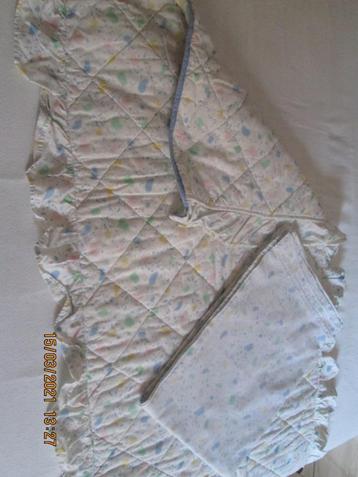 Couvre-lit matelassé et drap pour lit cage             beschikbaar voor biedingen
