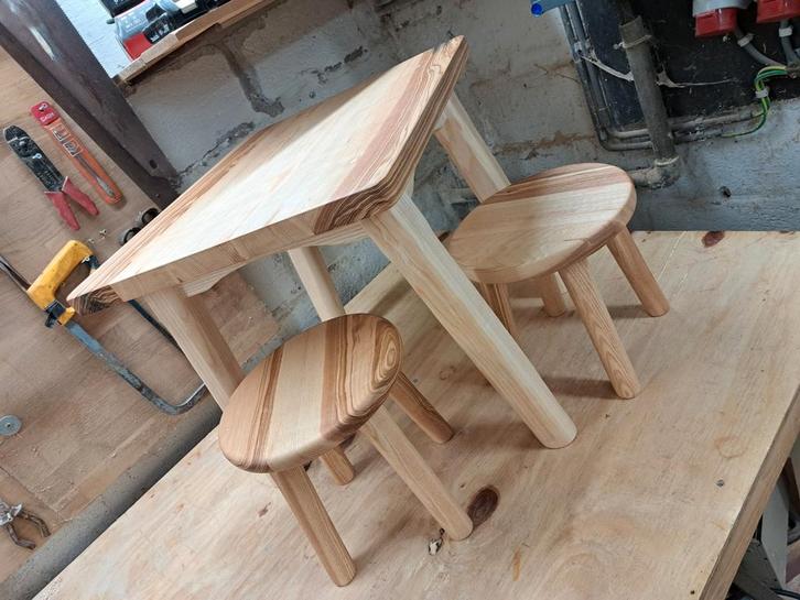 Kinderspeeltafel en krukjes, Kinderen en Baby's, Speelgoed | Speeltafels, Ophalen of Verzenden