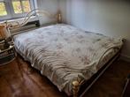 Tweepersoonsbed met twee nachtkastjes, Huis en Inrichting, 160 cm, Gebruikt, 210 cm, Metaal