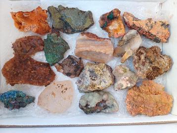 Lotjes met mineralen - kristallen - 35€/doosje beschikbaar voor biedingen