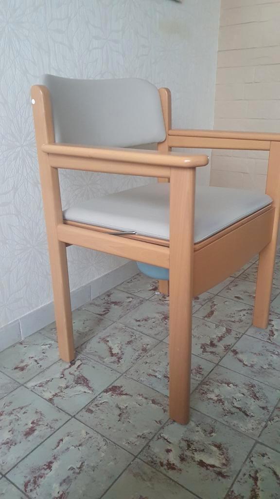 HAELVOET Toiletstoel, Huis en Inrichting, Stoelen, Gebruikt, Ophalen