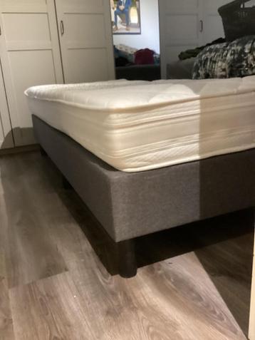 Bed beschikbaar voor biedingen