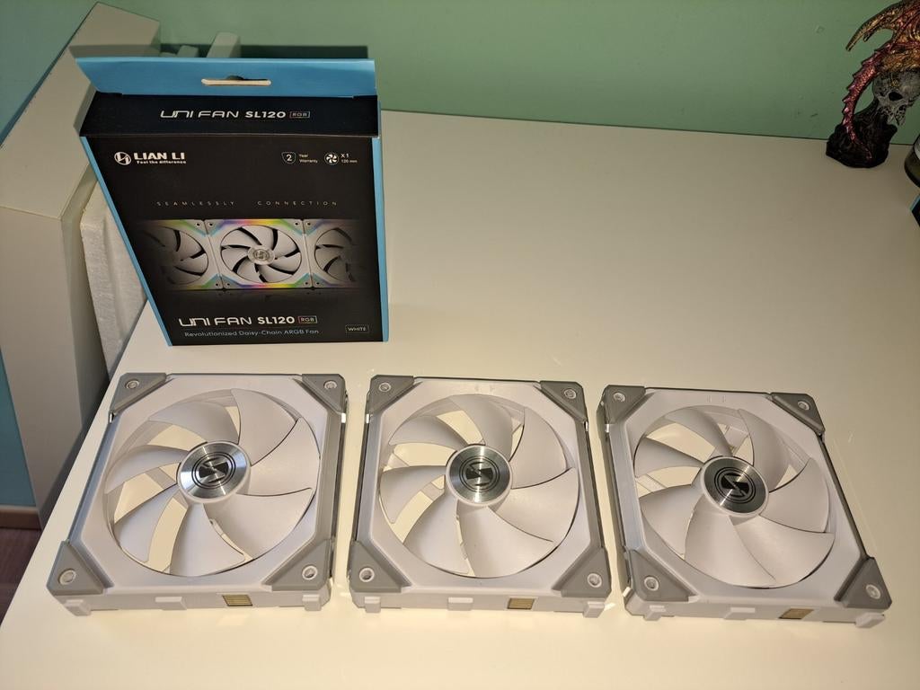 Lian li sl 120mm argb blanc 4 pieces avec controller, Computers en Software, Computerbehuizingen, Ophalen