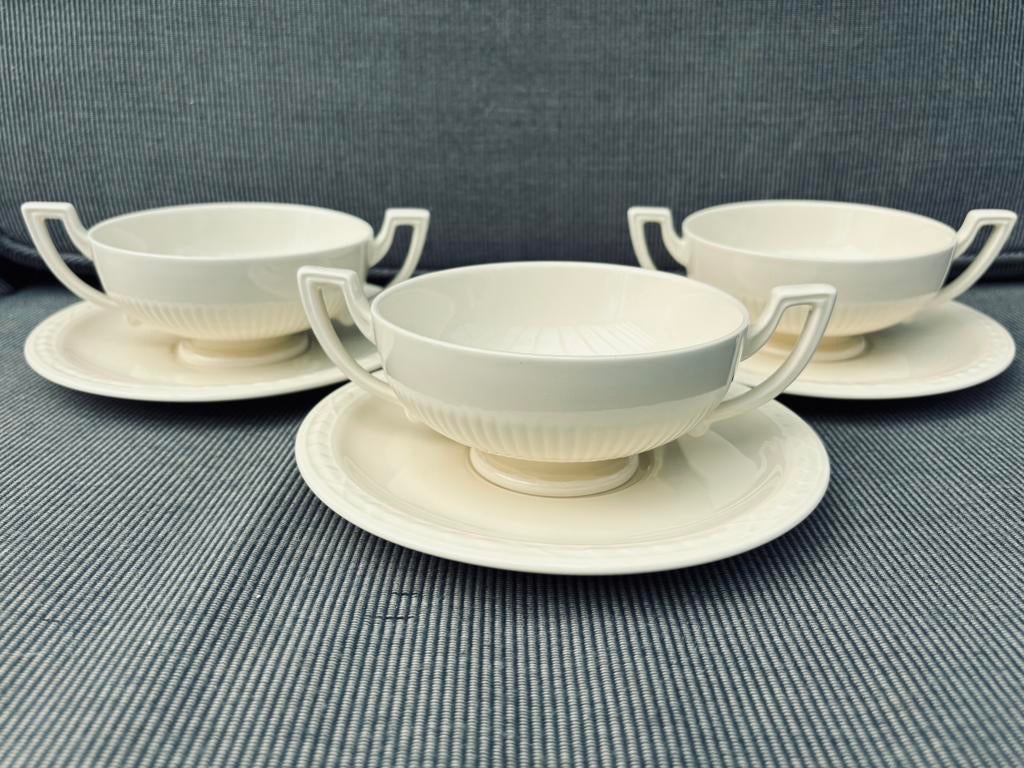 Vintage Royal Creamware Recamier soeptassen met schotels, Antiek en Kunst, Antiek | Servies los, Ophalen of Verzenden