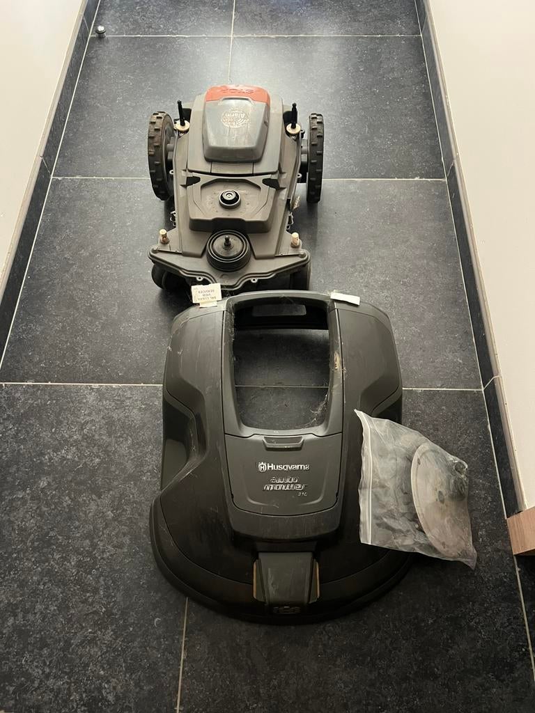 Robot tondeuse pour piece, Enlèvement, Utilisé