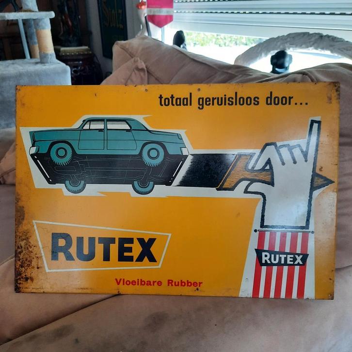 Plaque en métal de 1957 (824 - 945 - 1957). 47 cm x 31 cm., Collections, Boîte en métal, Enlèvement ou Envoi