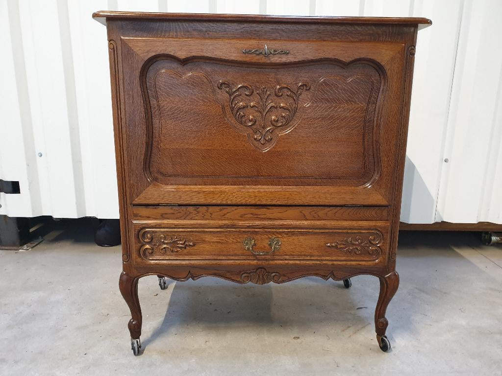 Louis XV barkast op de wielen. Het kan geleverd worden., Huis en Inrichting, Ophalen, Gebruikt, Eikenhout