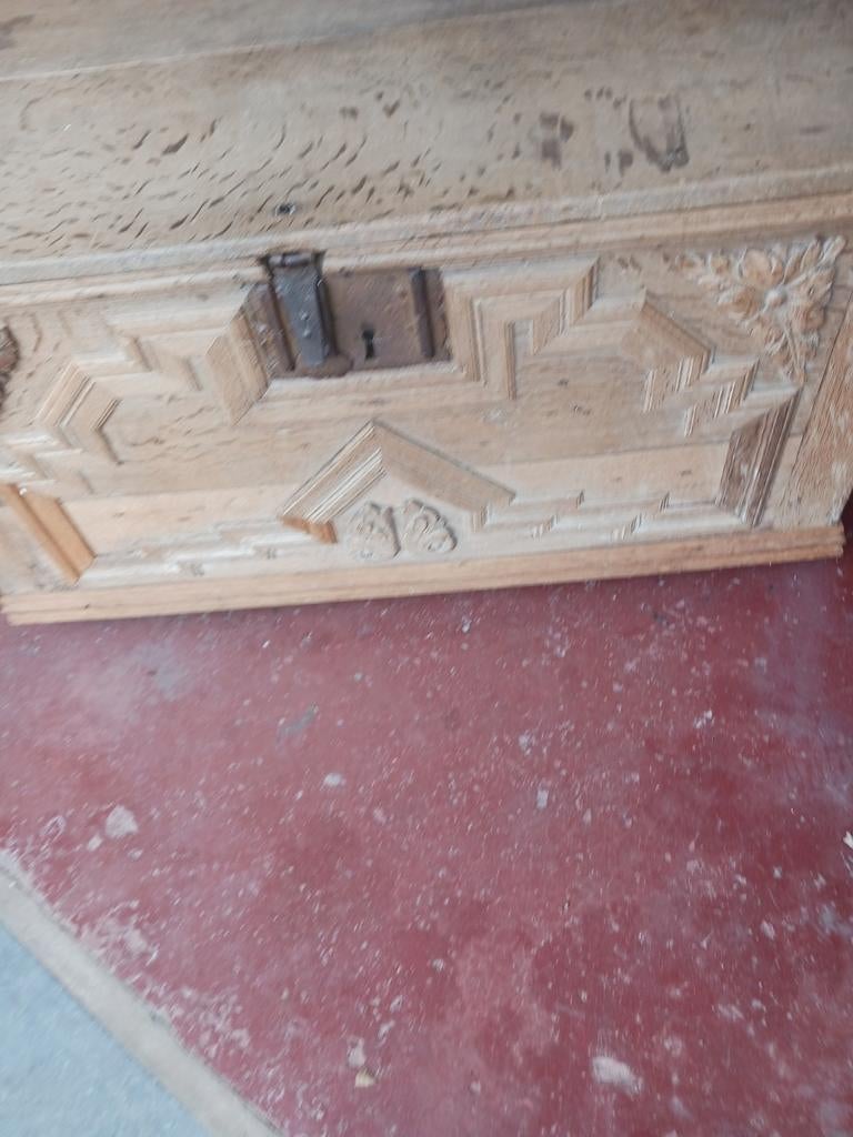 Zeer oude eiken koffer, Ophalen