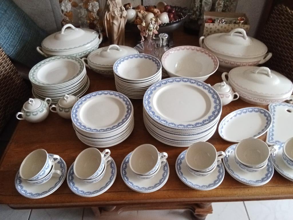 Royal Boch serie CARLOTTA in rood+groen, Antiquités & Art, Antiquités | Services (vaisselle) pièces, Enlèvement