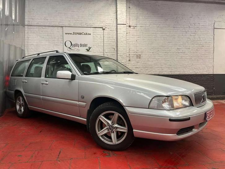 Volvo V70 2.5i Europa * EXCEPTIONNEL * V/E * 238 X 48 MOIS *, Auto's, Oldtimers, Bedrijf, Te koop, Airconditioning, Centrale vergrendeling
