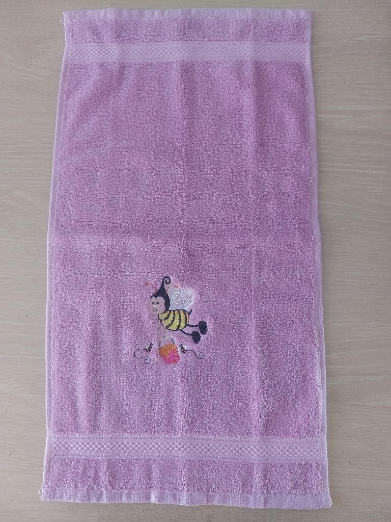 Donkerroze gastendoekje met geborduurde bij (nr. 5), Ophalen of Verzenden, Nieuw, Roze, Handdoek