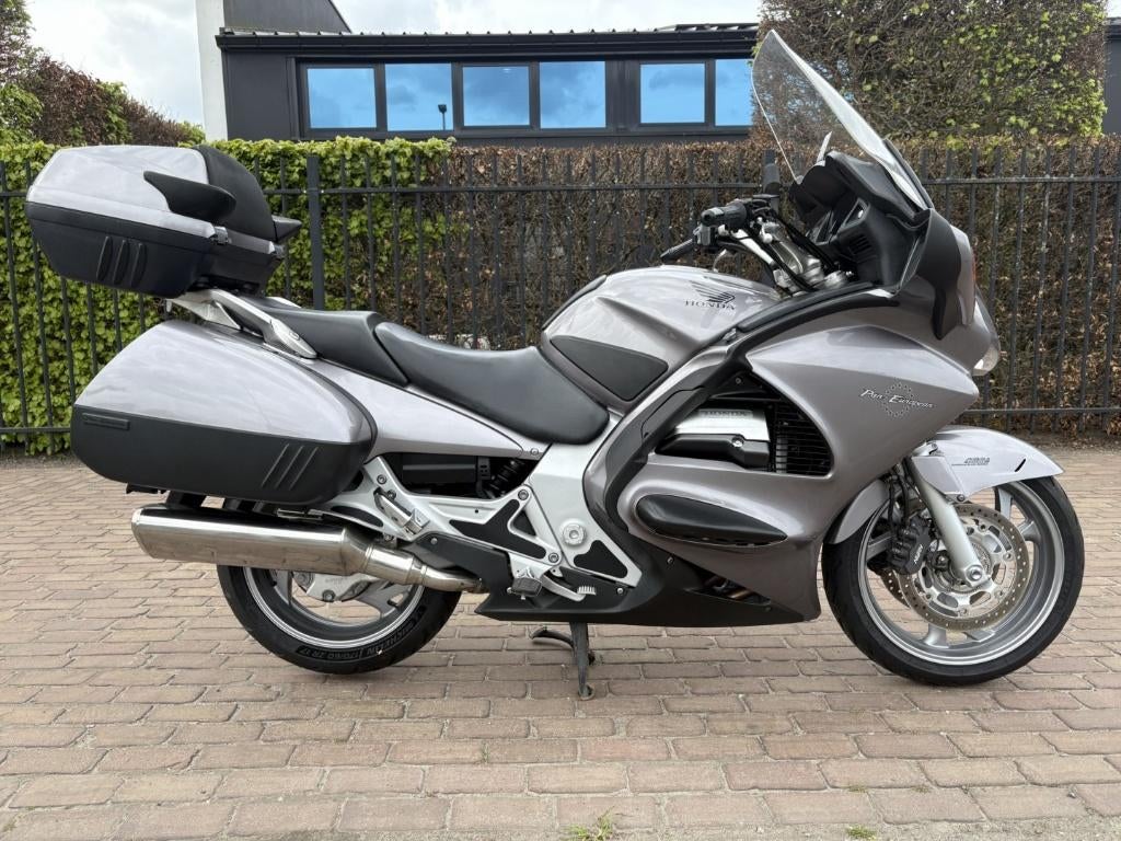 Honda ST 1300 Pan European, Motos, Motos | Honda, Entreprise, Tourisme, plus de 35 kW, 4 cylindres, Permis Moto A, ABS, Transmission par cardan