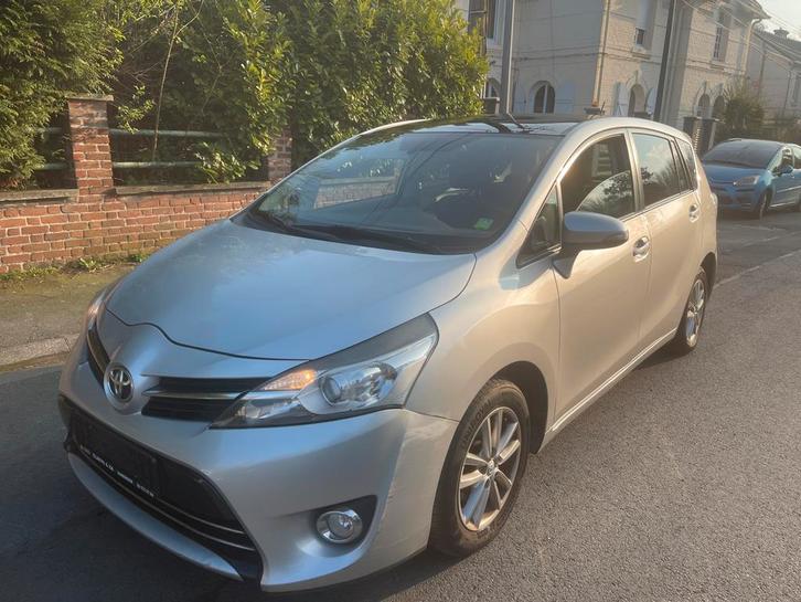 TOYOTA VERSO 1.6 D4D 112CV FULL OPTION, Autos, Toyota, Particulier, Verso, Caméra de recul, Enlèvement