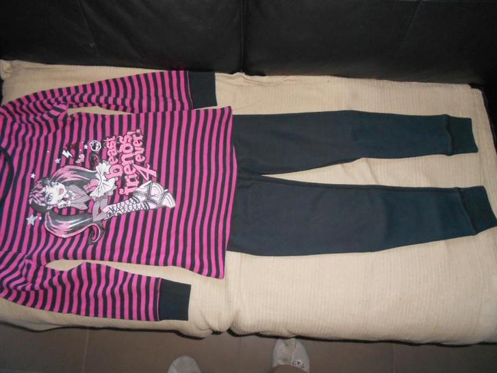 pyjama mt 128, Kinderen en Baby's, Kinderkleding | Maat 128, Gebruikt, Meisje, Nacht- of Onderkleding, Ophalen of Verzenden