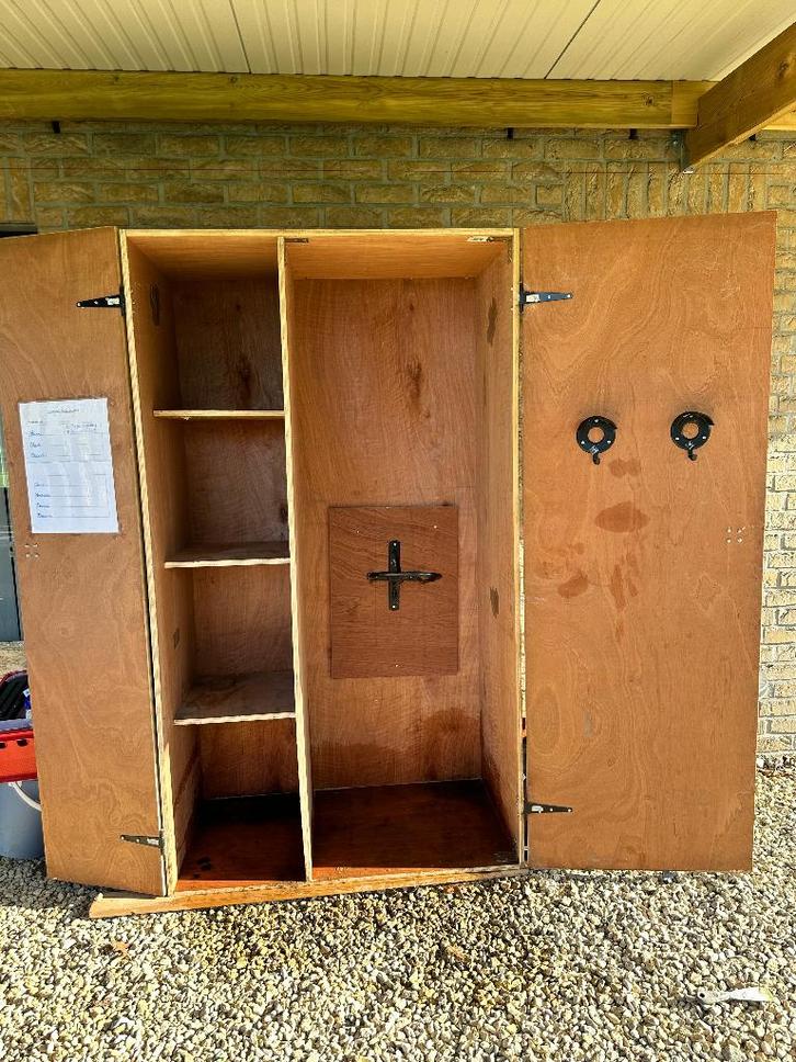 Armoire d’équitation en bois fait maison, Dieren en Toebehoren, Paarden en Pony's | Overige Paardenspullen, Gebruikt, Overige soorten