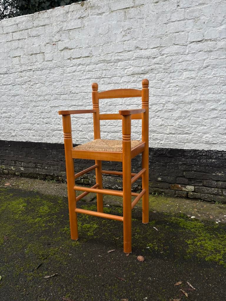 3x houten kinderstoelen met armleuningen vintage stijl, Kinderen en Baby's, Kinderkamer | Tafels en Stoelen, Ophalen, Zo goed als nieuw