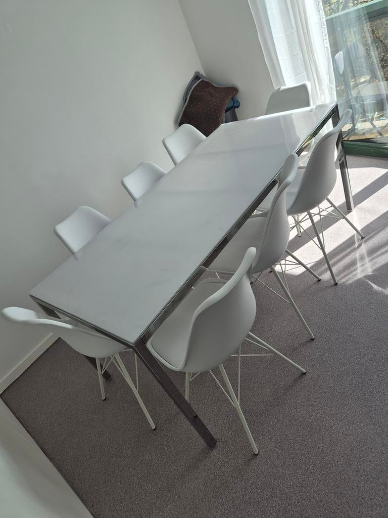 Mooie witte eettafel met 8 stoelen, Huis en Inrichting, Ophalen