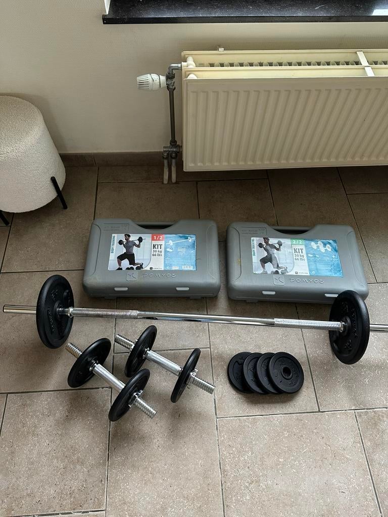 Halterset tot 30kg - 2 halters 1 barbell, Sport en Fitness, Ophalen, Zo goed als nieuw, Halterset