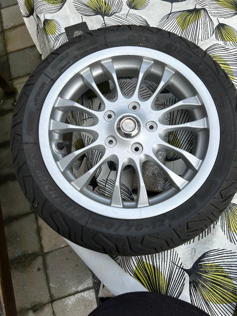 Velg met band Vespa, Fietsen en Brommers, Brommeronderdelen | Scooters, Ophalen, Zo goed als nieuw, Vespa