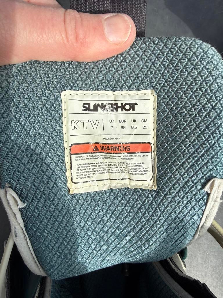 Wakeboard boots met bevestigingen, Sports nautiques & Bateaux, Enlèvement, Comme neuf