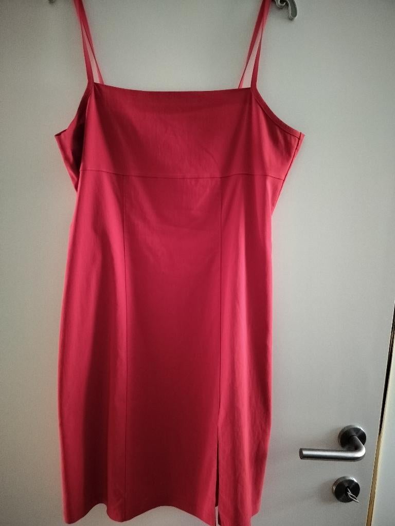 Rood kleedje, Ophalen, Zo goed als nieuw, Rood