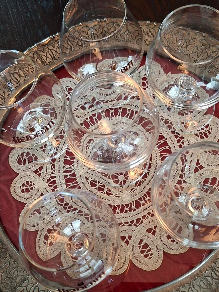 Verres à cognac 6 pièces sur un plateau en métal argenté, Antiquités & Art, Enlèvement