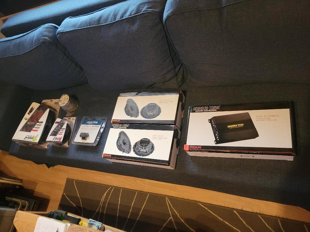 Car audio subwoofer versterker ground zero, Autos : Divers, Haut-parleurs voiture, Neuf, Enlèvement