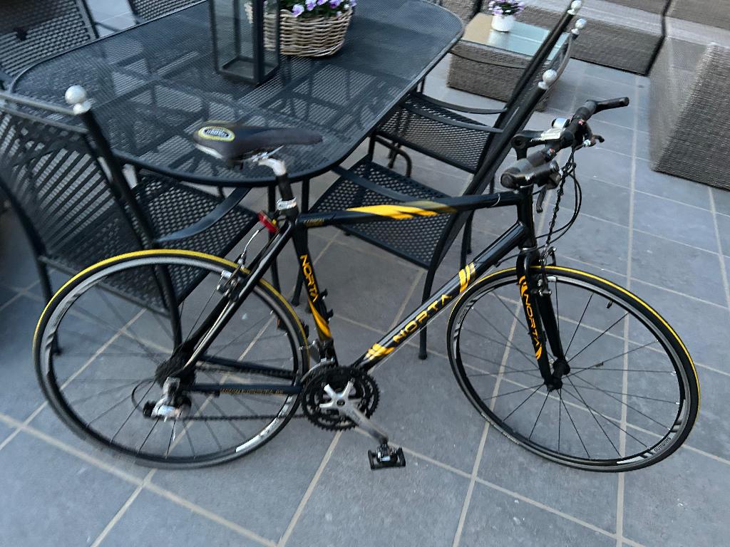 Série Norta Carbon, Enlèvement, Comme neuf, 28 pouces