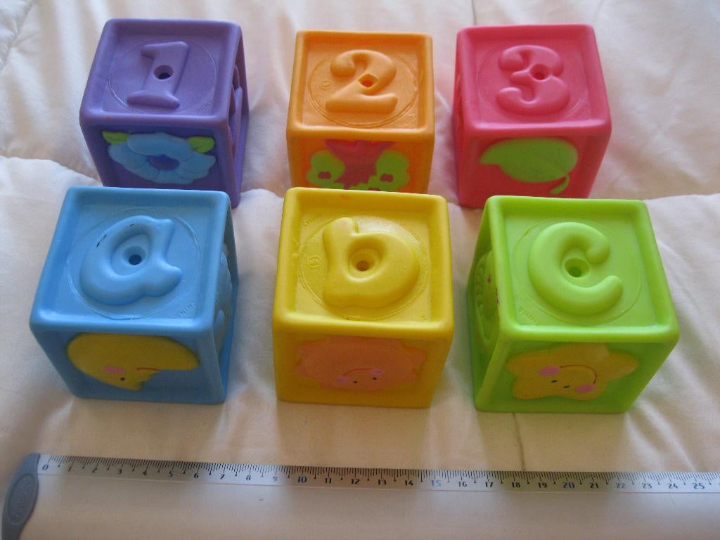 Set van 6 plastic blokjes, Kinderen en Baby's, Ophalen of Verzenden, Minder dan 10 stukjes, Gebruikt, 6 maanden tot 2 jaar
