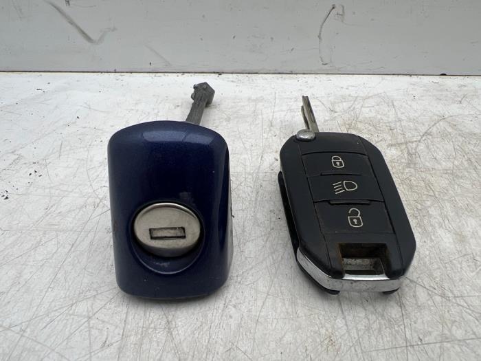 Serrure portière cylindre gauche d'un Peugeot 208, -, 3 mois de garantie, Utilisé, -