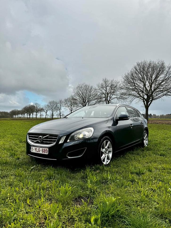 Volvo V60 de 2011 entièrement en cuir,moteur Volvo d'origine, Autos, Volvo, Particulier, V60, Airbags, Air conditionné, Alarme