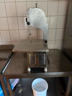 Attendrisseur / la scie /  des etageres / une table, Enlèvement